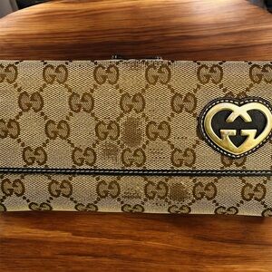 Gucci GG Signature Brown Canvas Lovely Gold-Tone Heart Continental Wallet (GUC)